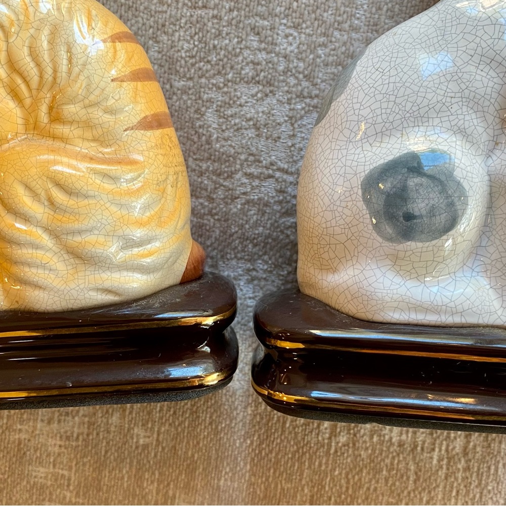 CBK Cat pair, 1 orange calico and 1 grey and white crackled glaze ceramic. - Picture 8 of 10